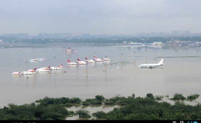 Fuerza Aérea de la India realiza operativo de rescate por inundaciones