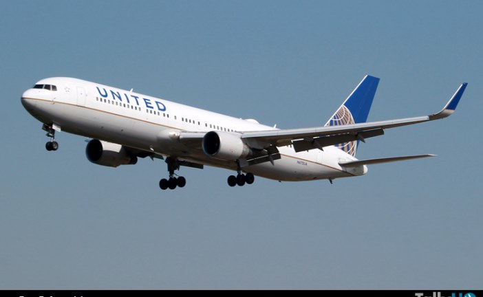 Polémica mundial generó expulsión por la fuerza de pasajero en vuelo de United