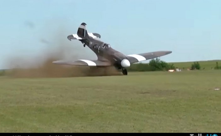 Clásico avión Spitfire se accidenta en festival aéreo en Francia
