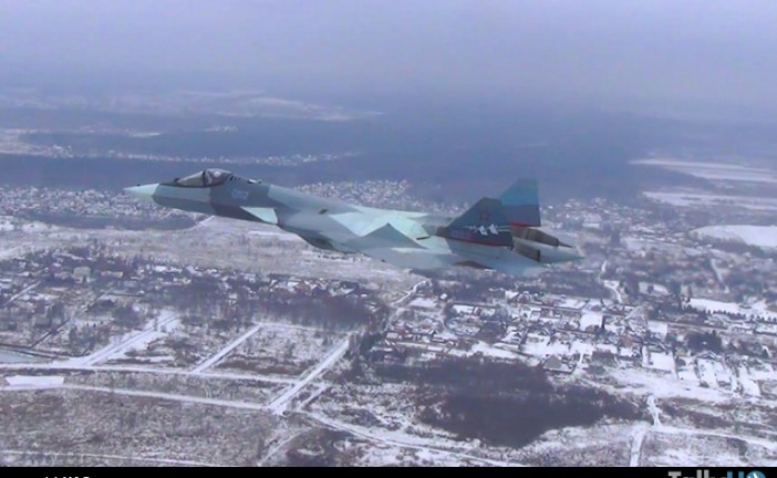 Primer vuelo del Sukhoi T-50 con motor de segunda etapa