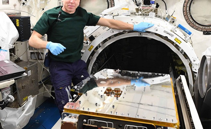 Lanzan desde la ISS artefacto espacial RemoveDEBRIS con tecnología de Airbus que atrapa y elimina basura espacial