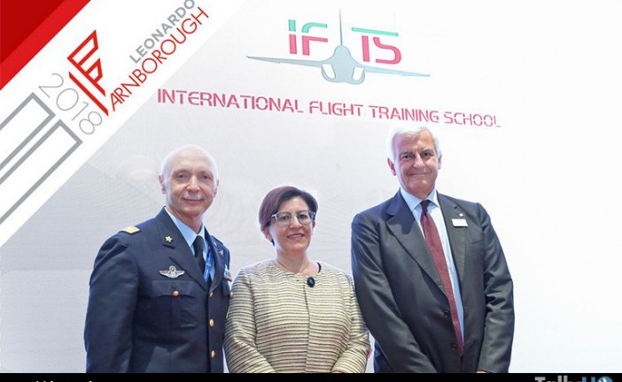 Leonardo y la Aeronautica Militare presentaron en Farnborough la IFTS International Flight Training School