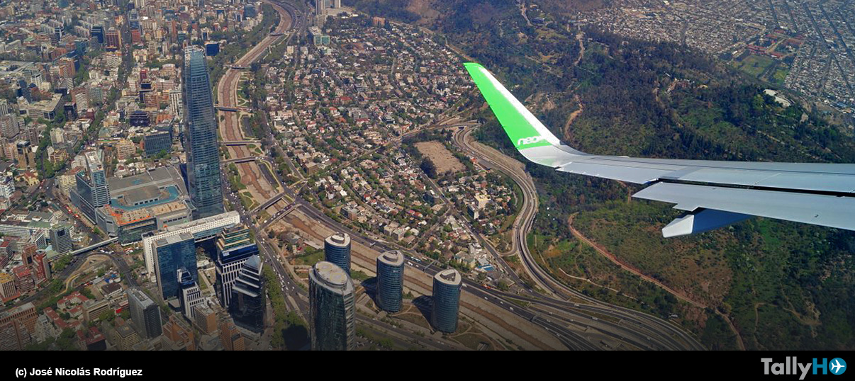 Presentación oficial y vuelo demostrativo del Airbus A320NEO de SKY sobre la ciudad de Santiago