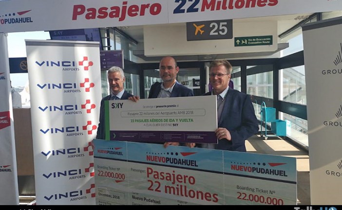 SKY Airline y Nuevo Pudahuel celebran al pasajero número 22 millones en aeropuerto Arturo Merino Benítez