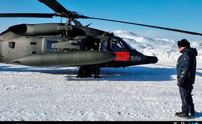 FACH despliega helicóptero Black Hawk en la Antártica