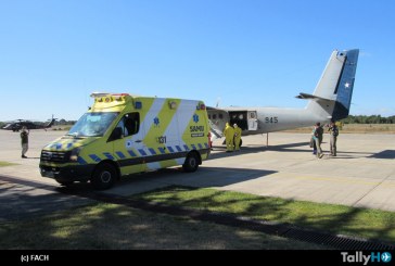 FACH realiza EVACAM con cápsula de aislamiento epidemiológico en avión Twin Otter