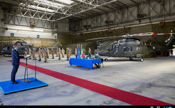 Leonardo entrega primer helicóptero de entrenamiento básico AW169 al ejército italiano
