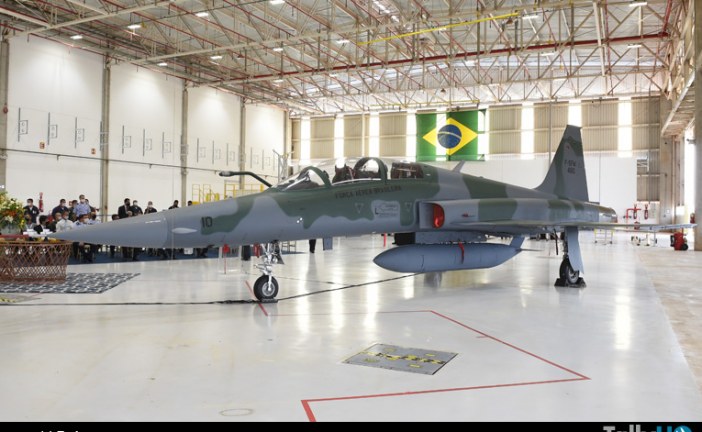 Fuerza Aérea de Brasil recibe su último F-5M modernizado por Embraer