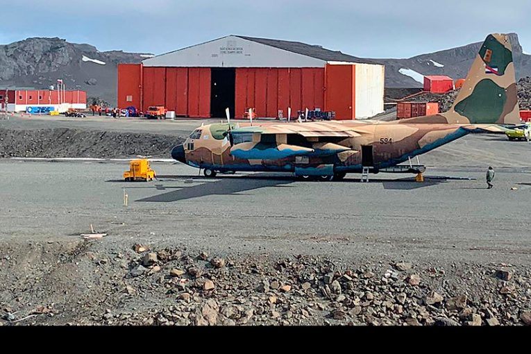 Recientemente incorporado KC-130H Hércules de la Fuerza Aérea Uruguaya realizó histórica operación aérea a la Antártica