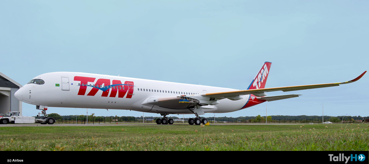 Presentan el primer A350 XWB de TAM Airlines