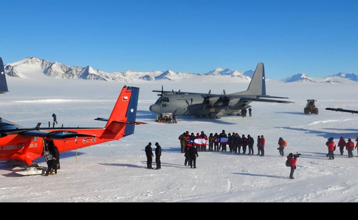 Operativo de la FACH trasladó autoridades nacionales a Glaciar Unión
