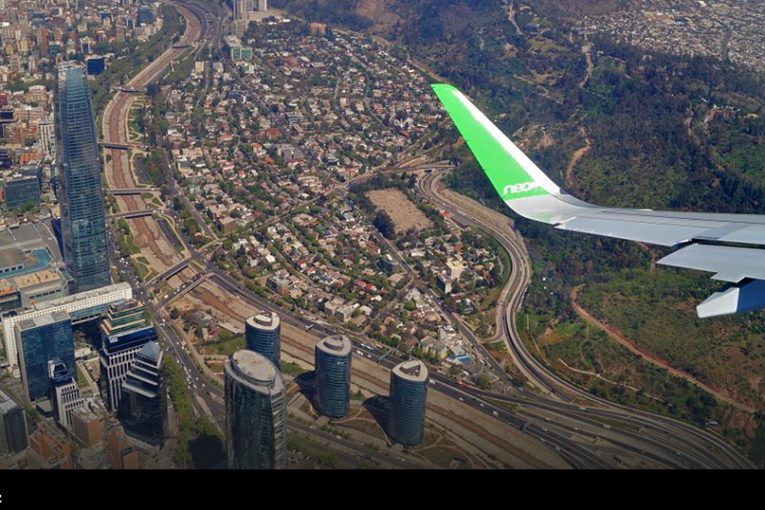 Presentación oficial y vuelo demostrativo del Airbus A320NEO de SKY sobre la ciudad de Santiago