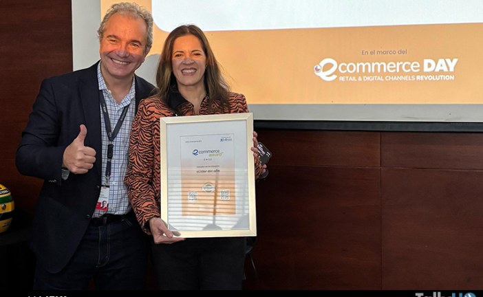 Juliana Ríos de LATAM recibe el premio eLíder del eCommerce Award Chile 2025