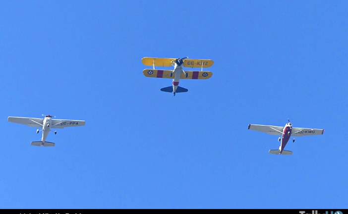 Club de Planeadores de Vitacura (Santiago) presente en el desfile cívico-militar de las Glorias Navales en Vitacura.