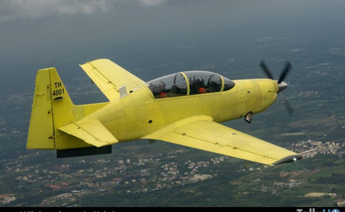 Primer vuelo de HAL HTT-40 de producción en serie