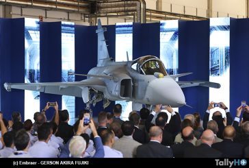 Embraer, Saab y la Fuerza Aérea Brasileña presentaron el primer caza Gripen E fabricado en Brasil