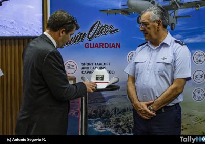 th-fidae-2026-entrega-placa-conmemoracion-60-aniversario-twin-otter-fach-02