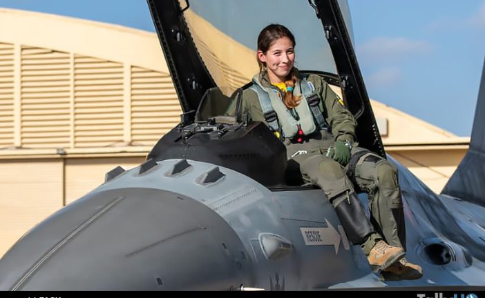 Fuerza Aérea de Chile graduó a su primera mujer piloto de F-16