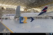 LATAM presentó su primer E195-E2 ya pintado en la fábrica de Embraer