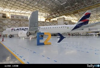 LATAM presentó su primer E195-E2 ya pintado en la fábrica de Embraer