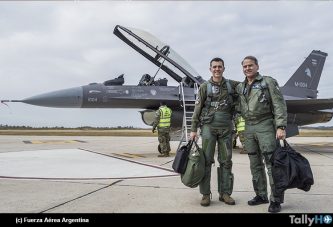 Primeros pilotos argentinos realizan su vuelo «solo» en aviones F-16