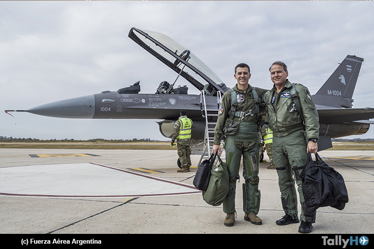 Primeros pilotos argentinos realizan su vuelo «solo» en aviones F-16