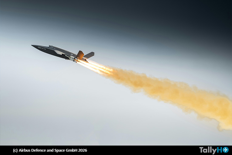 Aeronave de combate no tripulada Airbus U740 Valkyrie despega para realizar su vuelo inaugural en Europa