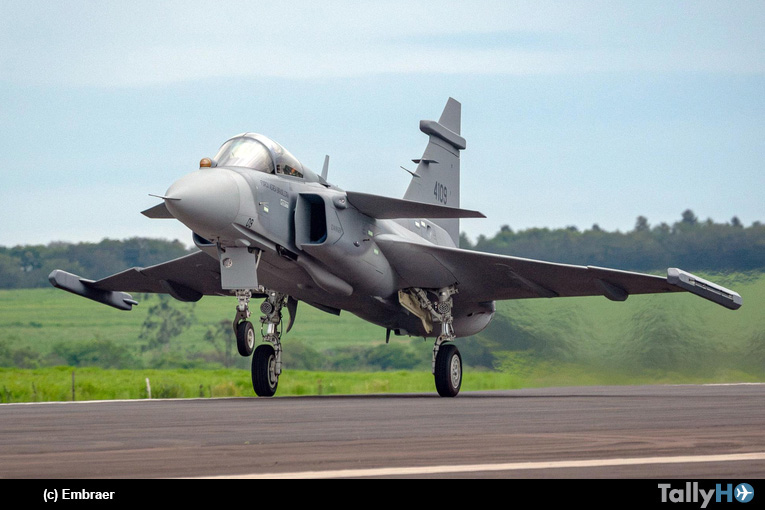 Primer Gripen E fabricado en Brasil por Embraer realiza su vuelo inaugural